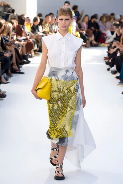 Look 10